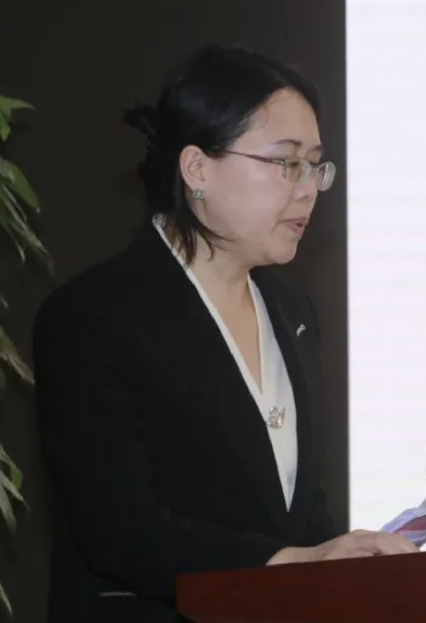 主委照片.jpg 主委照片.jpg