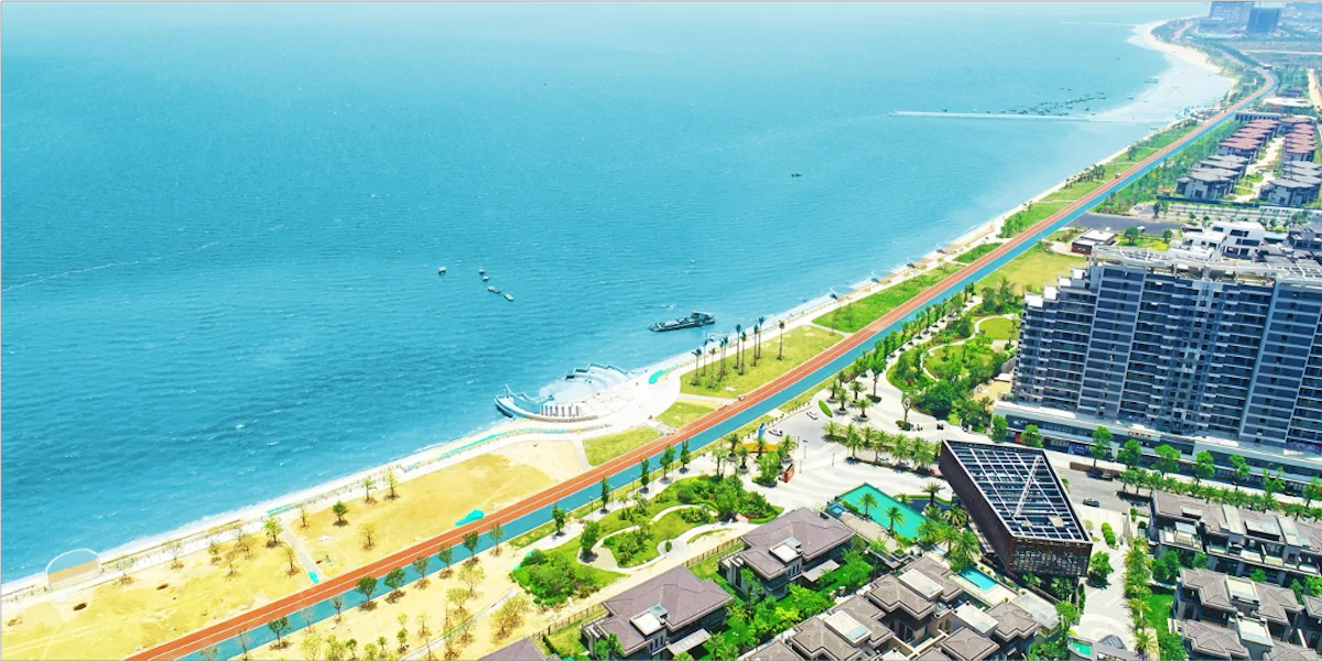 Coastal Leisure along the Huandong Romantic Line