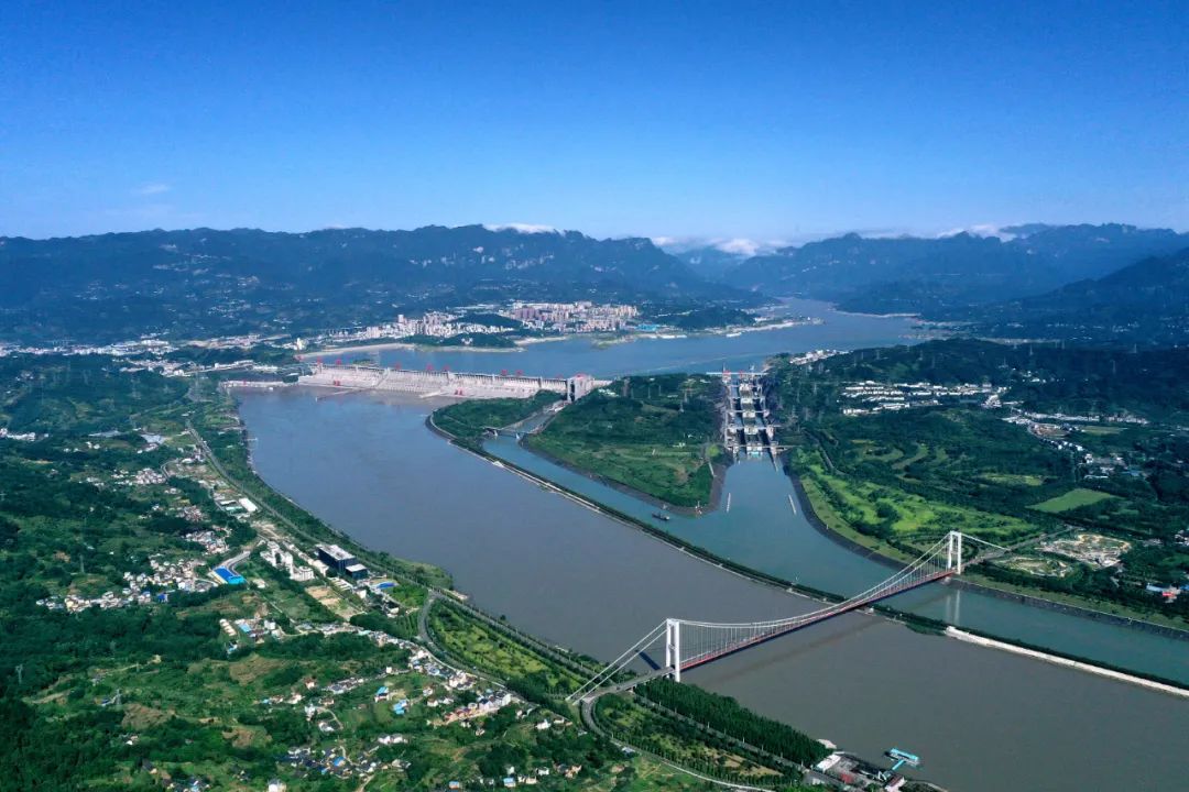 三峽工程向下遊補水中。湯偉攝
